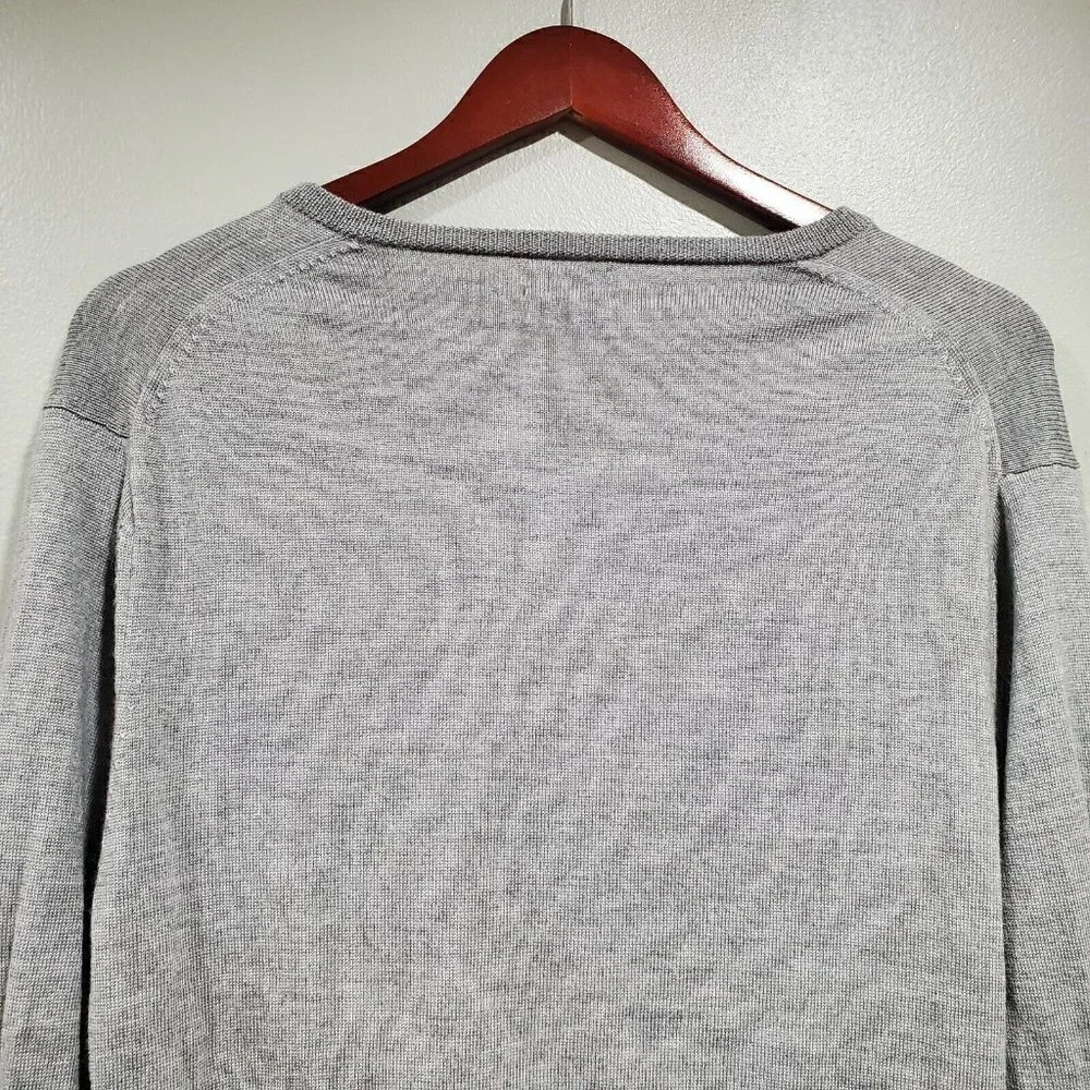J Crew Men’s 100% Merino Wool V-Neck Gray Sweater Long-Sleeved Knit Size Medium